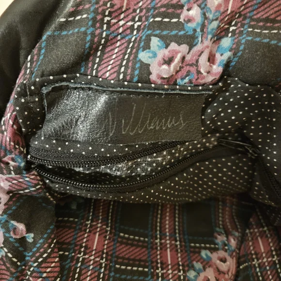 Chic Black Embellished Crossbody Bag - Picture 7 of 9